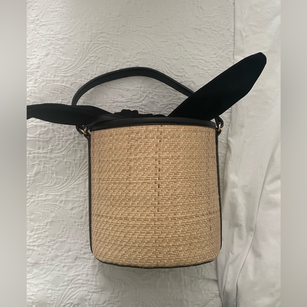 Straw bag with detachable cross body strap